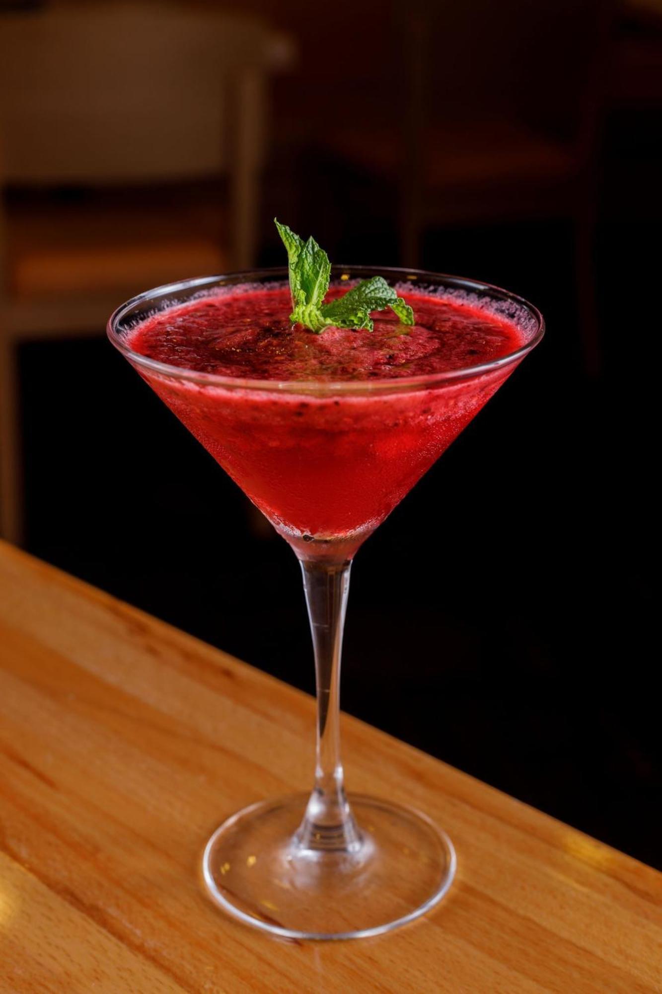 מלון מקסיקו סיטי Camino Real Santa Fe מראה חיצוני תמונה A cosmopolitan garnished with a sprig of mint
