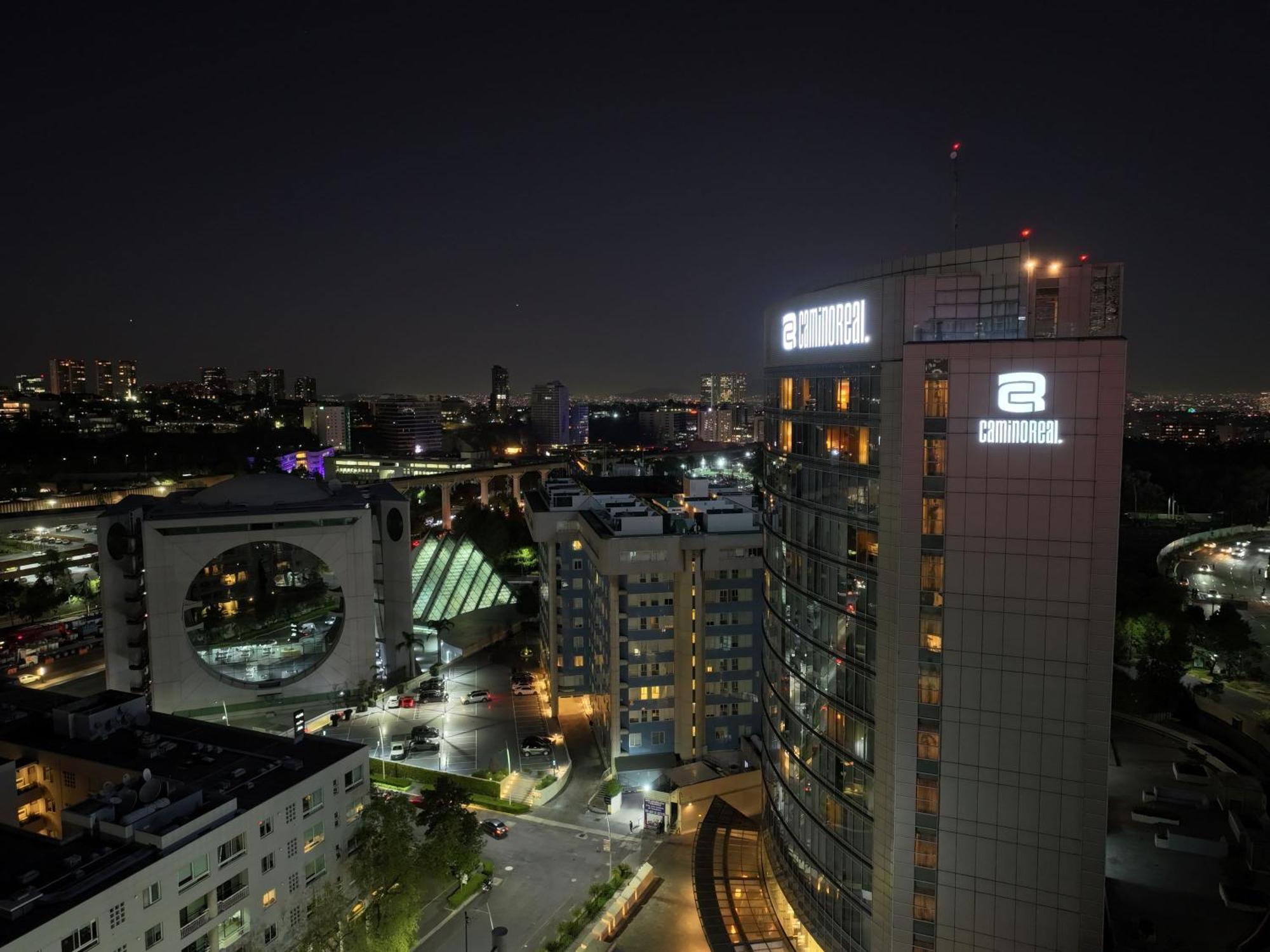מלון מקסיקו סיטי Camino Real Santa Fe מראה חיצוני תמונה View of the complex at night